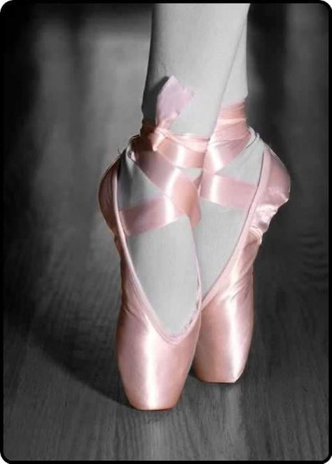 Black Dancers, Ballet Images, Ballet Pointe Shoes, Adult Ballet, Dance Dreams, Ballet Dance Videos, Ballerina Girl, Tiny Dancer, Ballet Pink