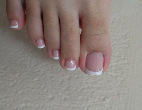 White French Pedicure, French Pedicure Ideas, Glitter Nails Fall, French Manicure Toes, Black Nails Design, French Toe Nails, Classy Nail Art, French Pedicure, Summer Nail Polish