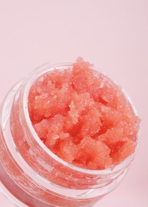 Aesthetic Lip Scrub, Lip Scrubs Aesthetic, Lip Scrub Product Photography, Lip Scrub Photoshoot, Lip Scrub Photography Ideas, Lip Scrub Photography, Lip Scrub Aesthetic, Scrub Lips, Diy Lip Scrub