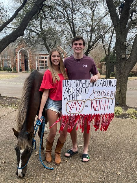 Western Sadie Hawkins, Cowgirl Hoco Proposal, Country Dance Proposal Ideas, Western Dance Proposal, Sadie Hawkins Proposals Hunting, Music Dance Proposal, Rodeo Prom Proposal Ideas, Sadie Hawkins Proposals Country, Sadie Dance Proposal