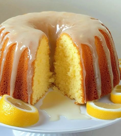 Italian Lemon Pound Cake Best Lemon Pound Cake, Orange Buttermilk Cake, Pound Cake Icing, Pineapple Juice Cake, Buttermilk Bundt Cake, Lemon Buttermilk Pound Cake, Lemon Dishes, Apple Bundt Cake Recipes, Lemon Cake Recipes