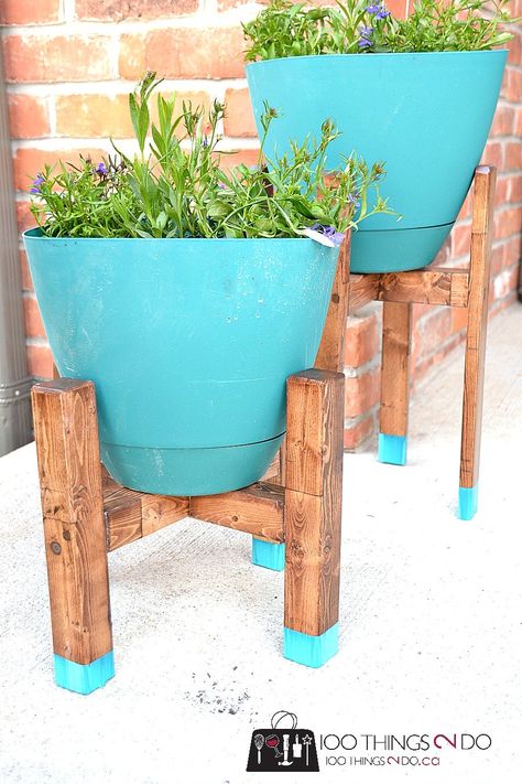 DIY Plant Stand, mid-century plant stand, West Elm inspired plant stand Backyard Furniture Diy, Plant Stands Outdoor, Modern Plant Stand, Wooden Plant Stands, Backyard Furniture, Diy Plant Stand, Plant Stand Indoor, Plant Stands, Diy Planters