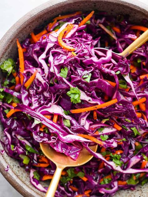 Easy Vegan Coleslaw, Mayo Slaw, Red Cabbage Slaw Recipes, Red Cabbage Coleslaw, Purple Cabbage Slaw, Cabbage Slaw Recipes, Red Cabbage Slaw, Vegan Coleslaw, Creamy Cucumber Salad