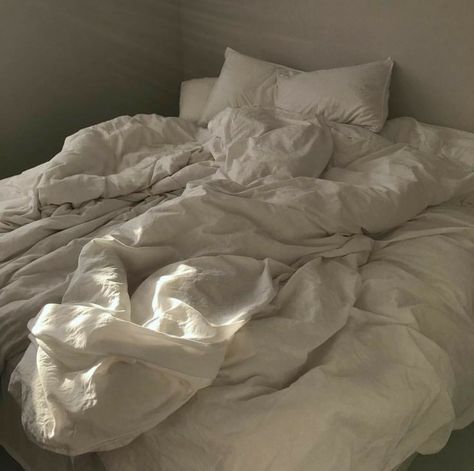 Fluffy Bedsheets, Messy Beds, Bedsheets Aesthetic, Messy Bed, Fluffy Duvet, Duvet Day, Domestic Bliss, Fluffy Bedding, Simple Room