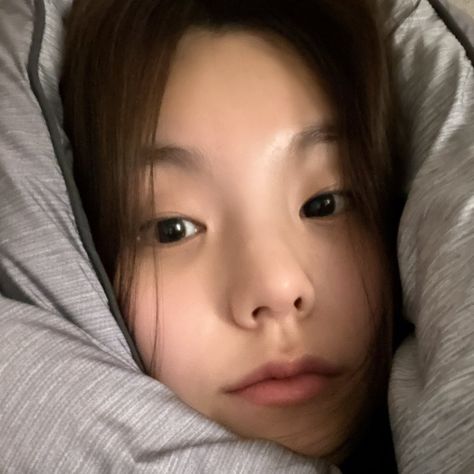 Yeji Selca, Makeup 2023, Yeji Icons, Crop Photo, Hwang Yeji, Without Makeup, Love You So Much, Makeup, Make Up