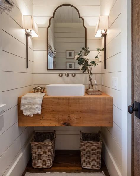 Bathroom Vanity Remodel, Farmhouse Bathroom Remodel, Beautiful Bathroom Designs, Farmhouse Bathroom Vanity, Decor Ikea, Bad Inspiration, Modern Farmhouse Bathroom, Diy Bathroom Remodel, Decor Baie