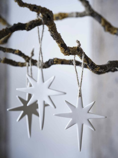 Minimalist Christmas Tree Ideas, Clay Christmas Decorations, Ceramic Christmas Decorations, Nordic House, Minimalist Christmas Tree, Noel Diy, Christmas Clay, Christmas Tree Ideas, Ceramic Ideas