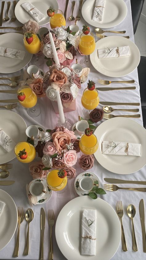 #brunch #aesthetic #breakfast #table Brunch Asthetic Picture, Birthday Brunch Table, Aesthetic Tablescape, Luxury Brunch, Brunch Decorations, Breakfast Brunch Party, Breakfast Tables, Brunch Table Setting, Brunch Tablescape