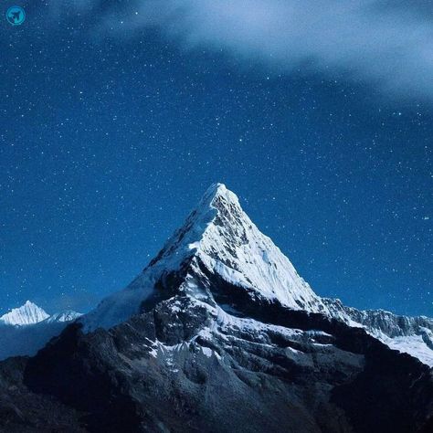 Well, who knew that the imposing Artesonraju snow-capped mountain (Ancash, Peru) is the mountain that appears in the Paramount Pictures logo since 1953. Photo: @aatre #tripello #travelbooking #vacation #travel #hotels #travelphotography #lifestyle #blog Paramount Pictures Logo, Iphone Wallpaper Landscape, Snow Pictures, Snow Caps, Mood Board Design, Paramount Pictures, Machu Picchu, Vacation Travel, The Mountain