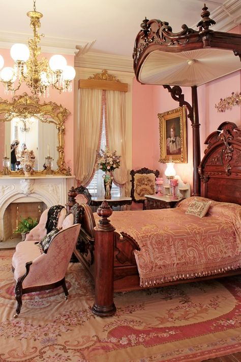 Pink Victorian Interior, Victorian Home Bedroom, Pink Victorian Room, Pink Victorian Bedroom, Victorian Style Room, Victorian Style Bedroom, Victorian Bedrooms, Cottagecore House, Victorian Room