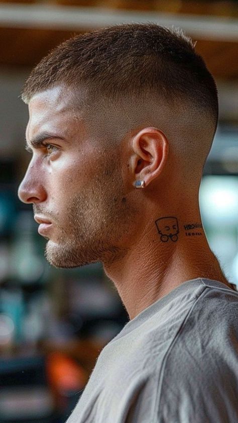 Skin Fade Hairstyle, Buzz Cut For Men, Very Short Hair Men, Crew Cut Haircut, Men Fade Haircut Short, Military Haircut, Buzz Cut Hairstyles, Mens Haircuts Short Hair, Mens Hairstyles Fade