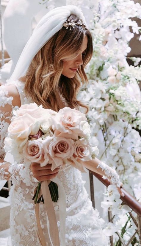 Hot Air Balloon Wedding, Modern Wedding Bouquets, Gypsophila Wedding, Wedding Hall Decorations, Blush Bouquet, Bridal Bouquet Flowers, Wedding Color Inspiration, Glamorous Wedding, Bride Bouquets