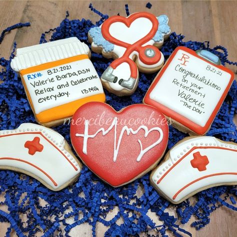 Nurse retirement cookies by @Mercibeaucookies Nurse Retirement Cookies, Nurse Cakes, Retirement Cookies, Cookie Recipes Decorating, Nursing Cake, Retirement Party Decorations, Cardiac Nursing, Cookie Favors, Rx 8