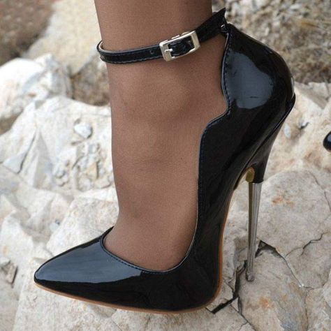 Heels Tumblr, Metal Heels, Heels Shoes For Women, High Heels Outfit, High Heels Black, Extreme High Heels, Pantyhose Heels, Beautiful High Heels, Nylons Heels