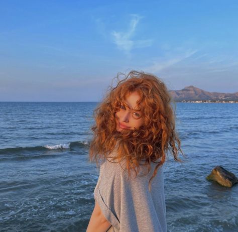 얼굴 드로잉, Ginger Girls, Dream Hair, Ginger Hair, Aesthetic Hair, Aesthetic Girl, The Wind, Hair Goals, Hair Looks