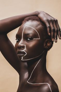 Draping Blush Makeup, Editorial Makeup Black Model, White Line Makeup, Geometric Makeup Looks, Body Paintings Female Photoshoot, White Dots Makeup, Creative Beauty Shoot, Geometric Makeup, Contemporary Makeup