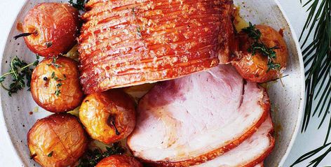 Crackle Ham With Sticky Golden Syrup Apples Recipe | Woolworths Baked Ham, Golden Syrup, Christmas Cooking, Buying Groceries, Baked Apples, Roasting Pan, Apple Recipes, Thyme, Tray Bakes