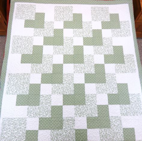 Beginner Quilt Patterns Free, Square Quilts, Green Quilts, Girl Quilts Patterns, Handmade Quilts For Sale, Charm Square Quilt, Girl Quilts, Beginner Quilt, Diy Sewing Gifts