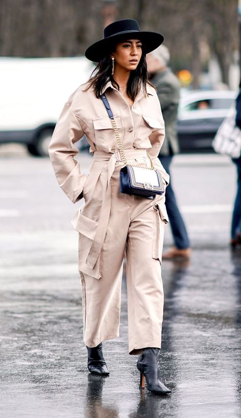 Utility Jumpsuit Trend Street Style - Chanel Bag Chanel Jumpsuit, Fashion Me Now, Look Zara, Boho Mode, Utility Jumpsuit, Beige Outfit, Bag Chanel, Moda Chic, Boiler Suit