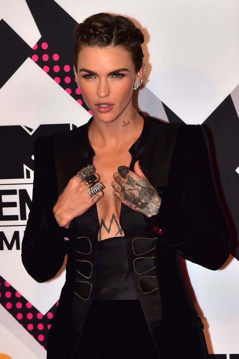 Ruby Rose Wears A Classic Tuxedo & It's So Ruby Rose In The Best Of Ways — PHOTOS | Bustle Ruby Rose Style, Ruby Rose Hair, Black Ruby, Classic Tuxedo, Australian Models, Rose Hair, Orange Is The New Black, Badass Women, Star Ruby