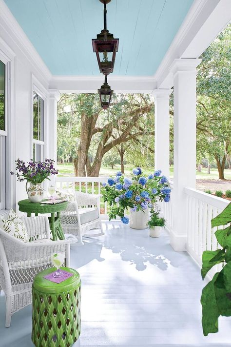 What color should I paint my ceiling? Haint Blue, Southern Cottage, Porch Ceiling, Small Cottage Homes, Building A Porch, Blue Ceilings, Decor Eclectic, Casa Country, Farmhouse Front Porches