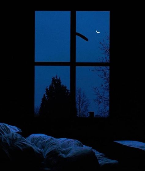 Insomnia Aesthetic, Room Aesthetic Dark, Bedroom Aesthetic Dark, Blue Hour Photography, Night Window, Blue Aesthetic Dark, Moonlight Photography, Moody Art, Photo Room