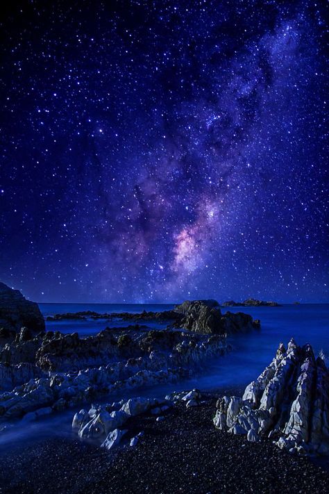 Night Scape, Photo Bleu, Night Sky Photography, Night Sky Wallpaper, Night Landscape, Beautiful Wallpapers Backgrounds, Galaxy Art, Night Sky Photos, The Night Sky