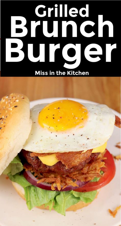 Brunch Burgers have everything you love about breakfast piled high on a delicious grilled burger! Create the ultimate brunch burger with crispy hash browns, American cheese, bacon with a fried egg on top! Brunch Burgers, Grilled Burger Recipes, Brunch Burger, Egg Burger, Easy Brunch Recipes, Burger Toppings, Bacon Burger, Diner Recipes, Grilled Burgers