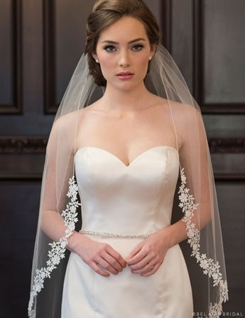 Bride Veil Styles, Bride Hairstyles With Veil, Make Up Sposa, Bridal Veils And Headpieces, Veils Bridal, Classic Wedding Hair, Floral Veil, Ivory Lace Wedding Dress, Fingertip Veil