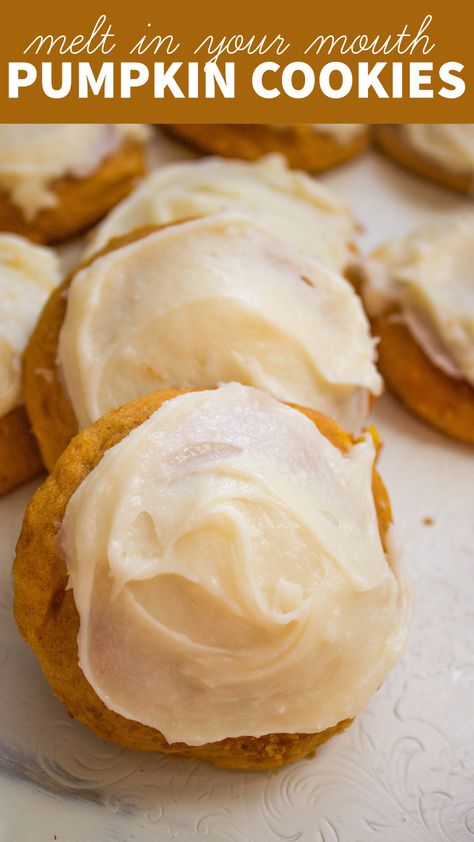 Cookies For Fall, Pumpkin Cookies With Cream Cheese, Cookies With Cream Cheese Frosting, Soft Pumpkin Cookies, Cookies With Cream Cheese, Pumpkin Cookie Recipe, Pumpkin Recipes Dessert, Cream Cheese Cookies, Oreo Dessert