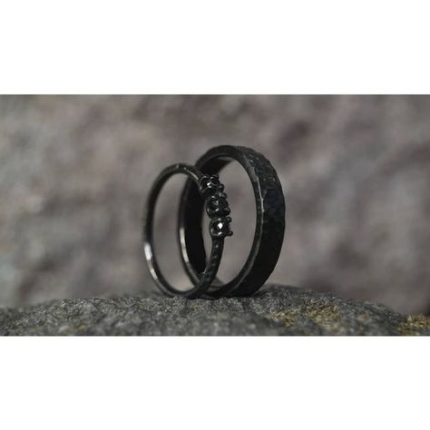 Simple Black Engagement Rings, Dark Wedding Rings, Urban Ring, Marry Someone Who, Black Silver Wedding, Black Wedding Ring, Edgy Rings, Wedding Ring Black, Couple Ring Design