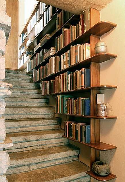 Artistic Bookshelves, Staircase Bookshelf, Stair Shelves, Bookshelf Design, Bookshelves Diy, Home Libraries, Home Library, Book Shelf, Design Case