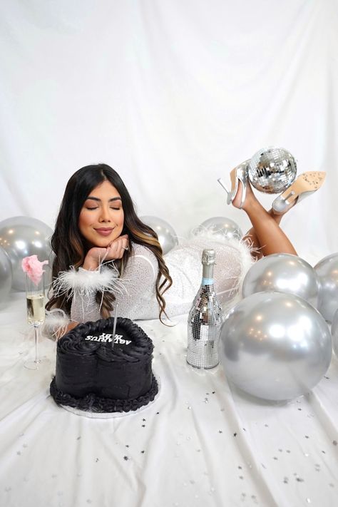 White Theme Birthday Photoshoot, Birthday Self Shoot Ideas, White Background Photoshoot Birthday, 27 Bday Photoshoot, Birthday Photo Shoots Ideas, Self Photoshoot Birthday, White And Silver Photoshoot, Birthday Shoot Cake, 22 Birthday Shoot Ideas