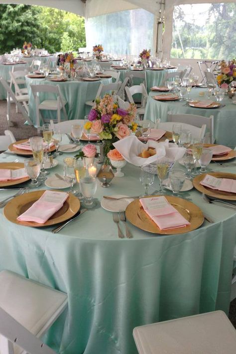 Aqua Table Decor, Aqua Centerpieces, Mint Quinceanera Decorations, Mint Green Wedding Table Decor, Mint Centerpiece Wedding, Aqua And Pink Wedding, Mint Green Birthday Decorations, Chanpagne And Turquesa Tables, Mint Green Birthday