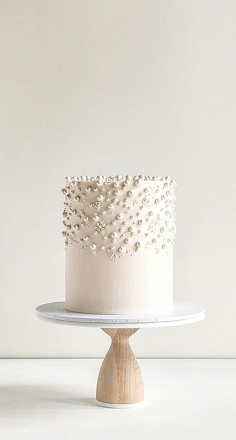 White Cake With Pearls, Pearl Birthday Cake, Good Birthday Cake, Simple Elegant Cakes, Cake With Pearls, Elegant Cake Design, Modern Birthday Cakes, Best Birthday Cake, 25th Birthday Cakes