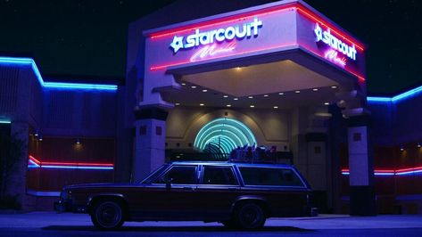 Starcourt Mall, Hawkins Indiana, Stranger Things Halloween, Movie Club, Stranger Things 3, Maya Hawke, Disney Haunted Mansion, Stranger Things Aesthetic, The Upside