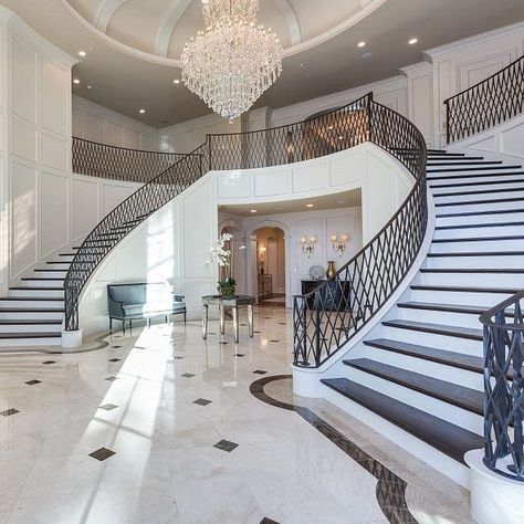 Luxurious double staircase Mediterranean Staircase, Foyer With Stairs, Staircase Foyer, Luxury Stairs, Luxury Staircase, Foyer Staircase, Double Staircase, Interior Staircase, Luxury House Interior Design