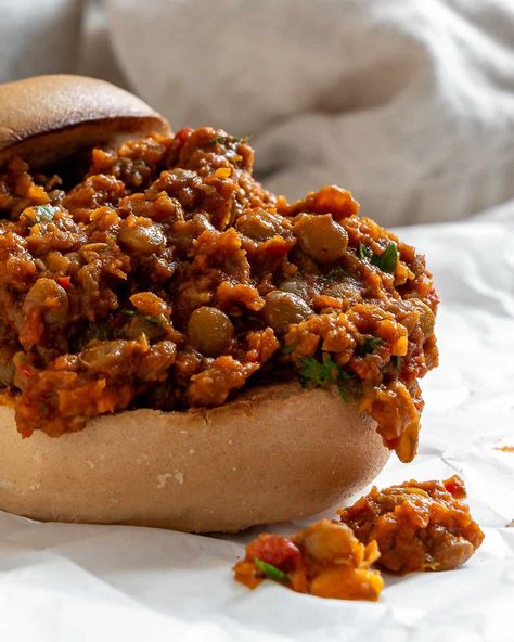 These Lentil Sloppy Joes are so tasty and delicious! They just take 10 minutes of prep and make for a wonderful dinner that everyone will enjoy! Make these Lentil Sloppy Joes this weekend! Affordable Meal Prep, Lentil Sloppy Joes, Vegan Sloppy Joes, Canned Lentils, Plant Based Recipes Dinner, Plant Based Dinner, Sloppy Joes Recipe, Budget Recipes, Veggie Burgers