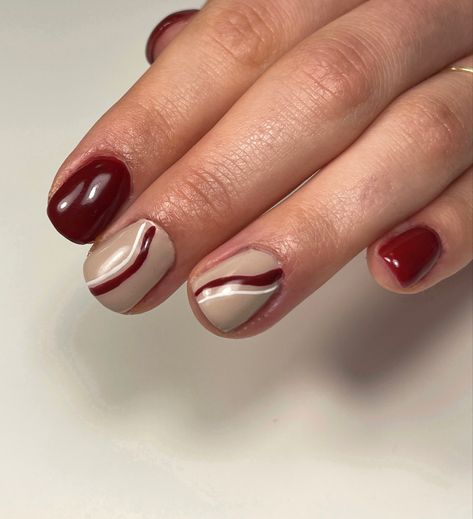 nails nägel rot red beuge short nails kurze nägel nägel kurz swirls wellen Red Beige Nails, Beige And Red Nails, Red And Beige Nails, 60s Nails, Beige Nails Design, Red And Beige, Beige Nails, Easy Nail Art, Red Nails