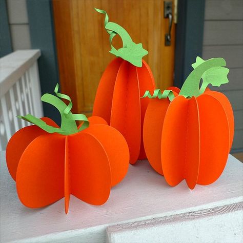 Paper Pumpkin Threesome - Free Patterns | Flickr - Photo Sharing! Pumpkin 3d, Pumpkin Lanterns, Halloween Origami, Paper Pumpkins, Pumpkin Template, Adornos Halloween, Pumpkin Carving Templates, Paper Tree, Quilling Cards