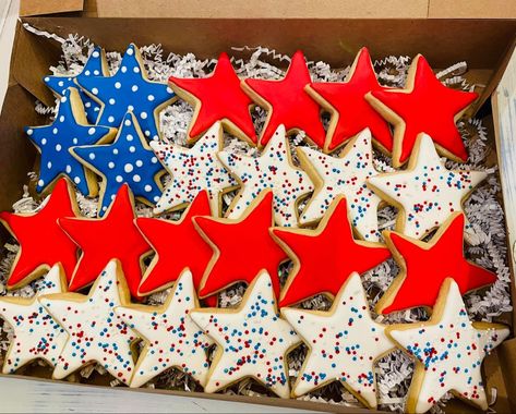 Easy 4th Of July Royal Icing Cookies, 4th Of July Cut Out Cookies, Forth Of July Sugar Cookie, 4th Of July Cookies Decorated, Fourth Of July Sugar Cookies, Star Cookies Decorated, Fourth Of July Cookies, Icing Cookies Tutorial, Patriotic Sugar Cookies