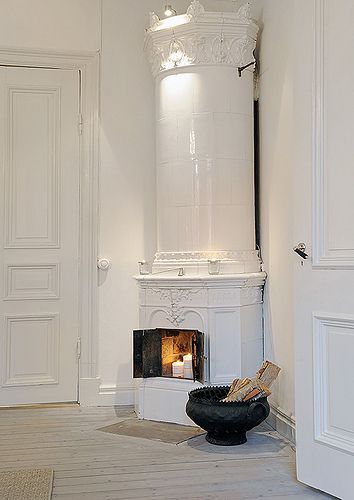 a gorgeous swedish apartment for sale by the style files, via Flickr Swedish Style Interior, Rock Building, Swedish Homes, House Tweaking, Swedish Interiors, Swedish Apartment, Farm Family, Gustavian Style, White Palette