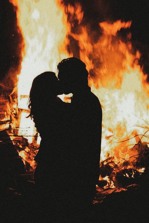 Forbidden Romance Aesthetic Pictures, Hidden Romance Aesthetic, Enimies To Lover Pic, Mafia Relationship Aesthetic, Darkromance Mafia Couple, Rockstar Romance Aesthetic, Fire Love Aesthetic, Dark Fantasy Romance Aesthetic, Vale And Lilith Six Scorched Roses