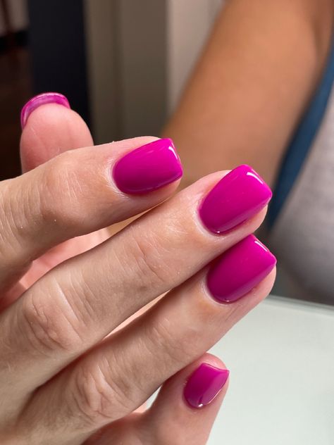 Fuchsia Nail Color, Square Magenta Nails, Magenta Nails Short, Square Shortnails, Magenta Dip Nails, Purple Fushia Nails, Short Summer Manicure, Fuschia Nails Gel, Pink Magenta Nails