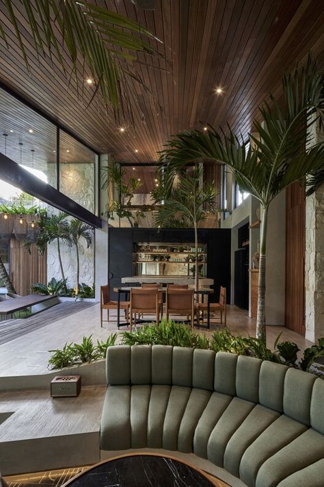 Gallery of Cala Blanca Bali House / Biombo Architects - 1 Loft Minimalista, House In Bali, Biophilic Architecture, Bali Architecture, Bali Furniture, Tropical Living Room, Interior Design Classes, Bali House, Outside Room