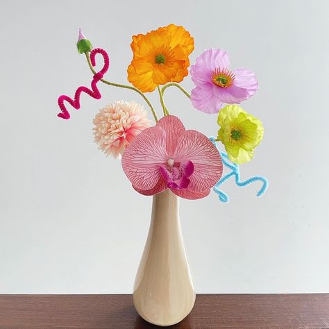 LOULA (𝘓𝘜𝘓𝘈) on Instagram: "Our best best best seller mini vase flower arrangement is here! ❤️❤️❤️" Colorful Flower Vase, Mini Flower Arrangements, Flower Bouquet Arrangements, Orchid Interior Design, Flower Bouquet In Vase, Mini Flower Vase, Quirky Vases, Flower In Vase, Summer Flower Arrangements