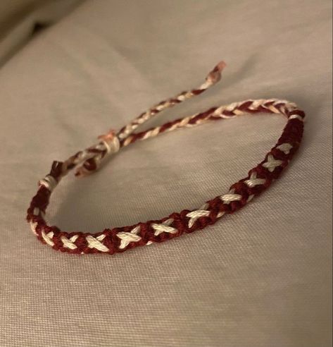 Square Not Bracelets, String Bracelets Aesthetic, String Bracelet Aesthetic, Criss Cross Friendship Bracelet, Bracelet String Ideas, Matching String Bracelets, 2 String Bracelet, Friendship Bracelets Knots, How To Make String Bracelets