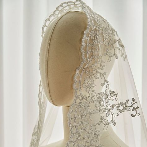 SUNDAY MORNING WEDDING INSPO 🤍 Lace Wedding Veil Vintage, 1920s Wedding Veil, Traditional Turkish Wedding Dress, Vintage Lace Veil, 1930s Veil, Wedding Veil With Tiara, Mantilla Veil Wedding Spanish Style, Spanish Veil Wedding, Unique Veils Wedding