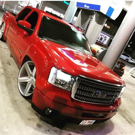 GMC Sierra crew cab.. 👍🏼💯 @loow_4_door 2012 Gmc Sierra 1500, Lowrider Trucks, Dropped Trucks, Dream Car Garage, Dream Trucks, Custom Chevy Trucks, Gmc Trucks, Gmc Sierra 1500, Sierra 1500