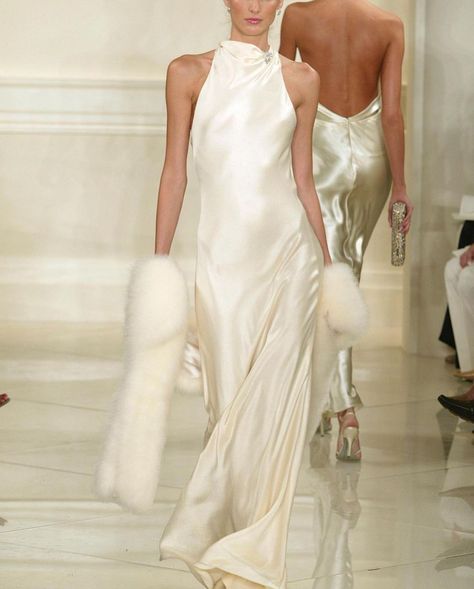 Haute Couture Fashionista on Instagram: “Ralph Lauren in the 2000s @ralphlauren #ralphlauren #vintagestyle #y2kfashion #2000s” Haute Couture Style, Mode Hippie, Couture Mode, Zoe Kravitz, White Gowns, Mode Inspo, Wedding Dress Inspiration, Dream Wedding Dresses, Looks Vintage